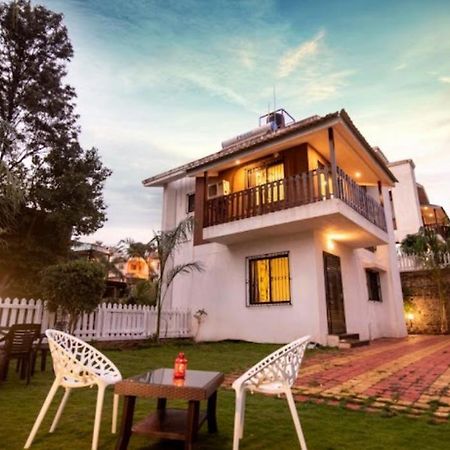 Paramount 3 Ac Bedrooms Hall Garden With Lake View 潘奇加尼 外观 照片