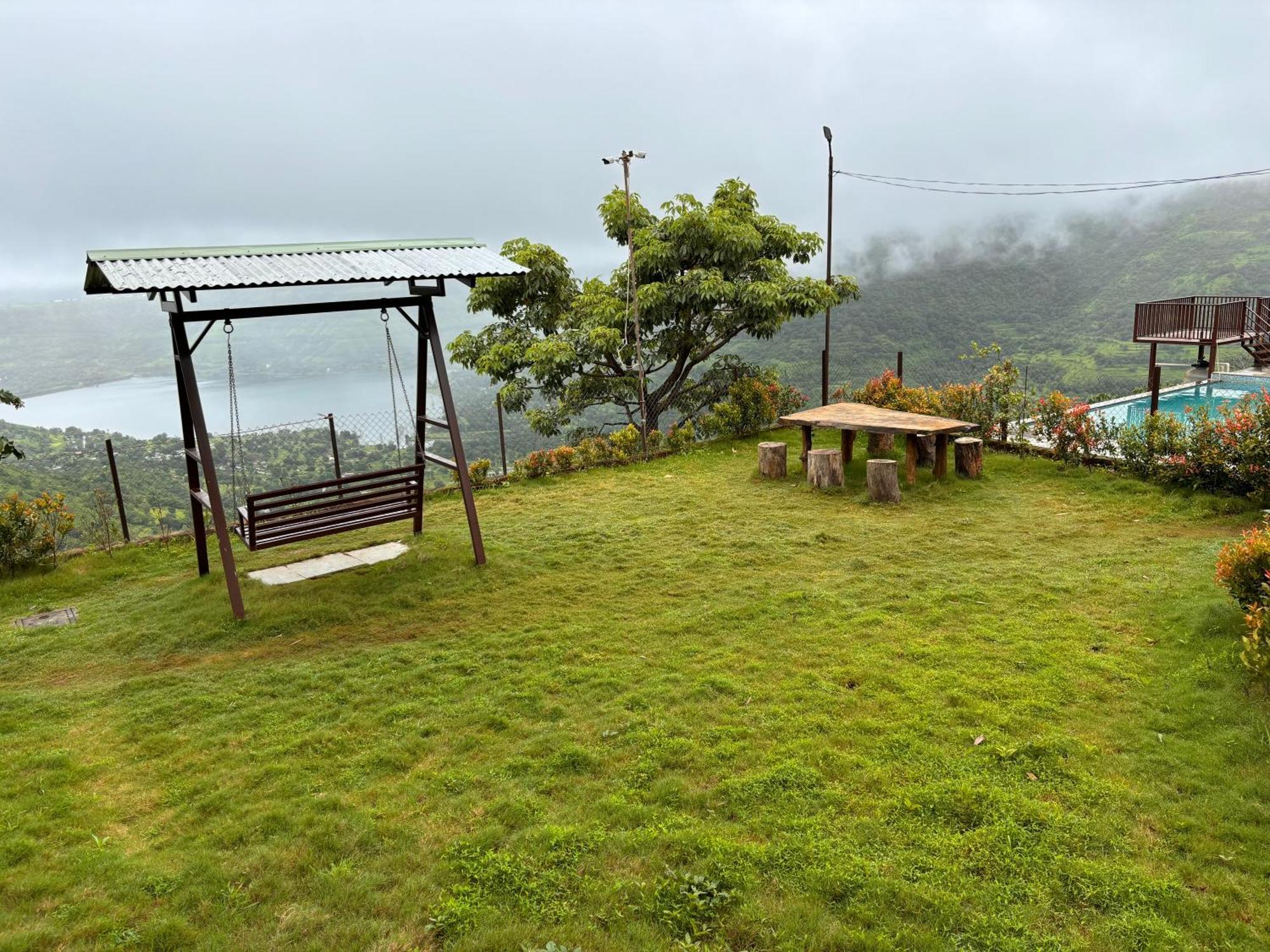 Paramount 3 Ac Bedrooms Hall Garden With Lake View 潘奇加尼 外观 照片