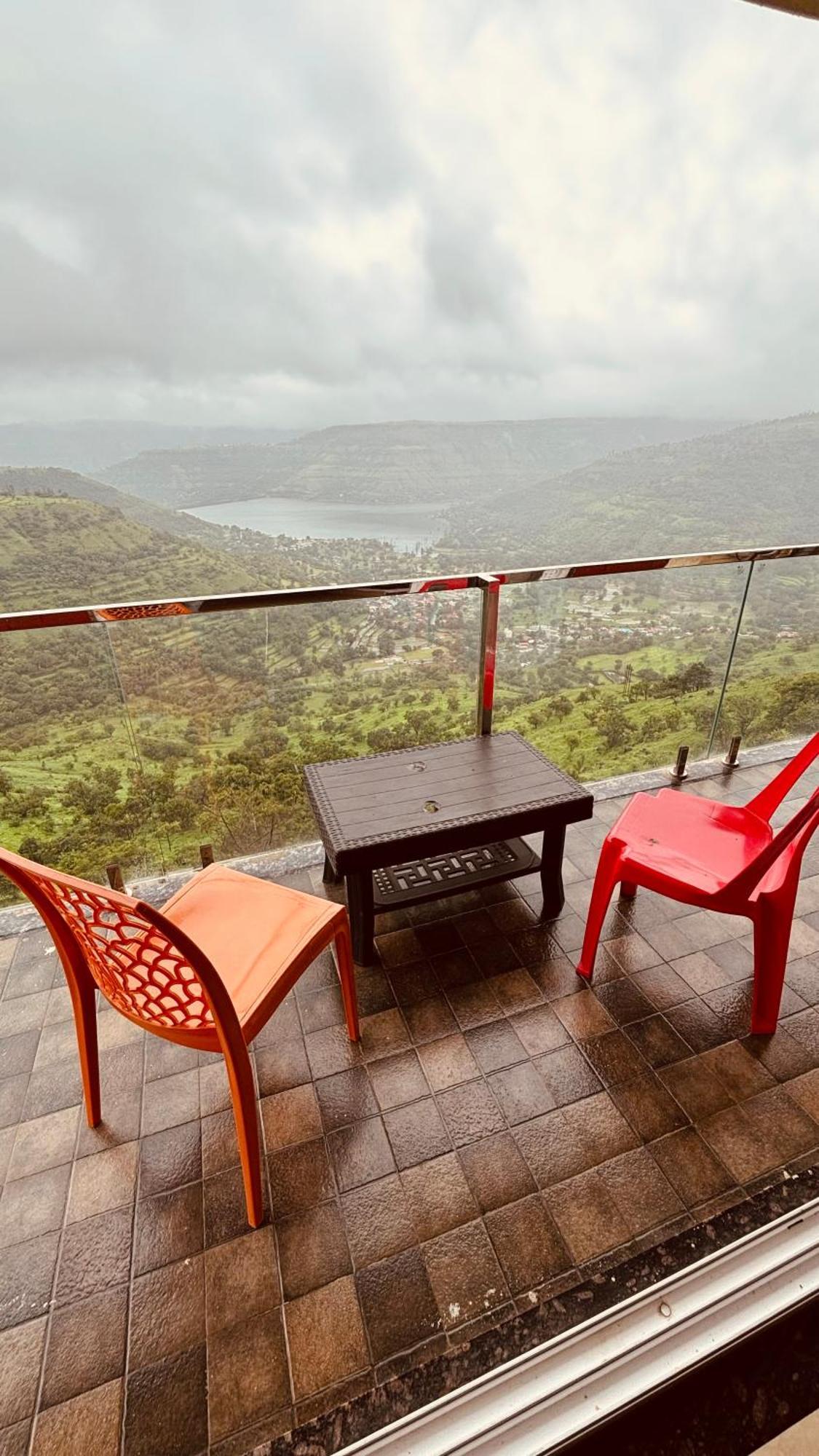 Paramount 3 Ac Bedrooms Hall Garden With Lake View 潘奇加尼 外观 照片