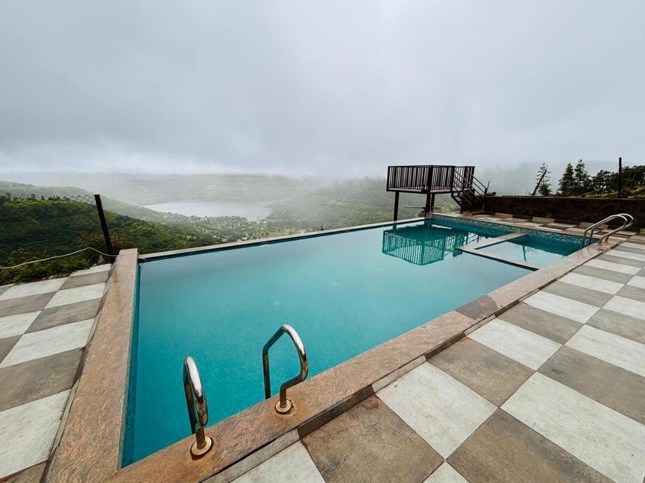 Paramount 3 Ac Bedrooms Hall Garden With Lake View 潘奇加尼 外观 照片