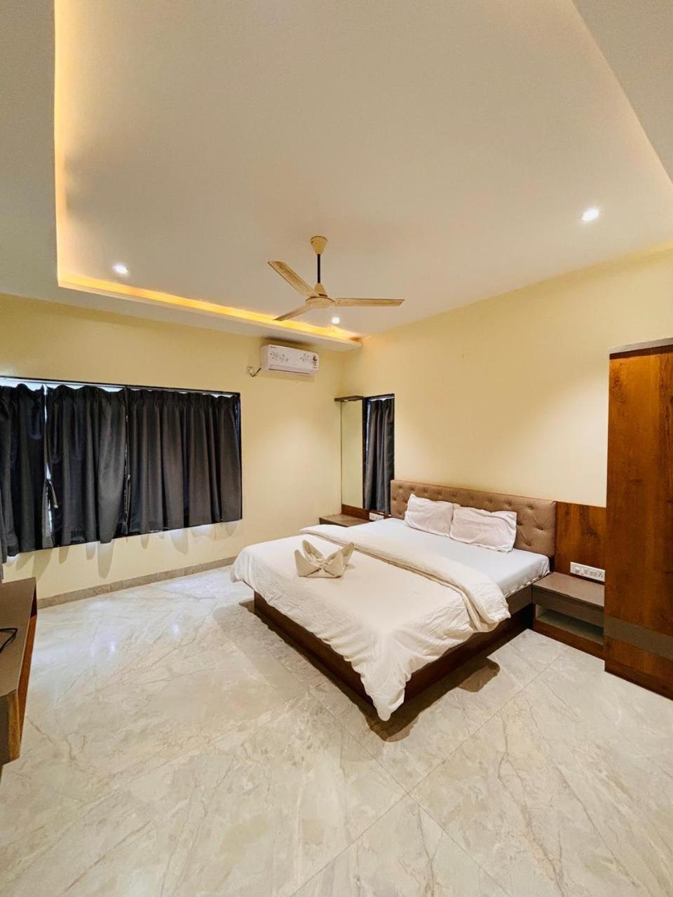 Paramount 3 Ac Bedrooms Hall Garden With Lake View 潘奇加尼 外观 照片