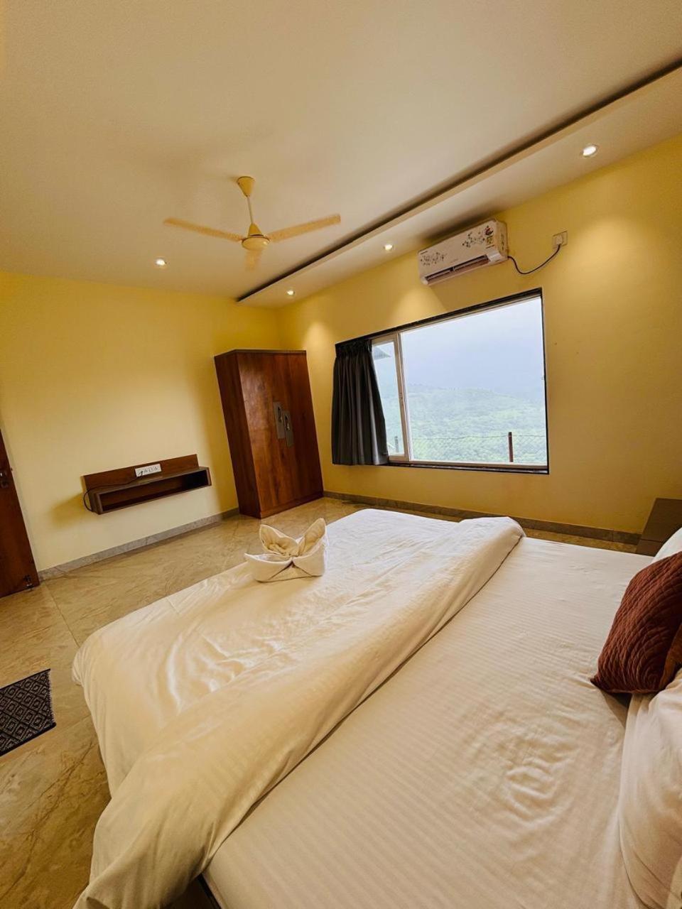 Paramount 3 Ac Bedrooms Hall Garden With Lake View 潘奇加尼 外观 照片