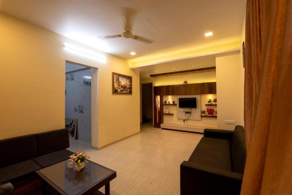Paramount 3 Ac Bedrooms Hall Garden With Lake View 潘奇加尼 外观 照片
