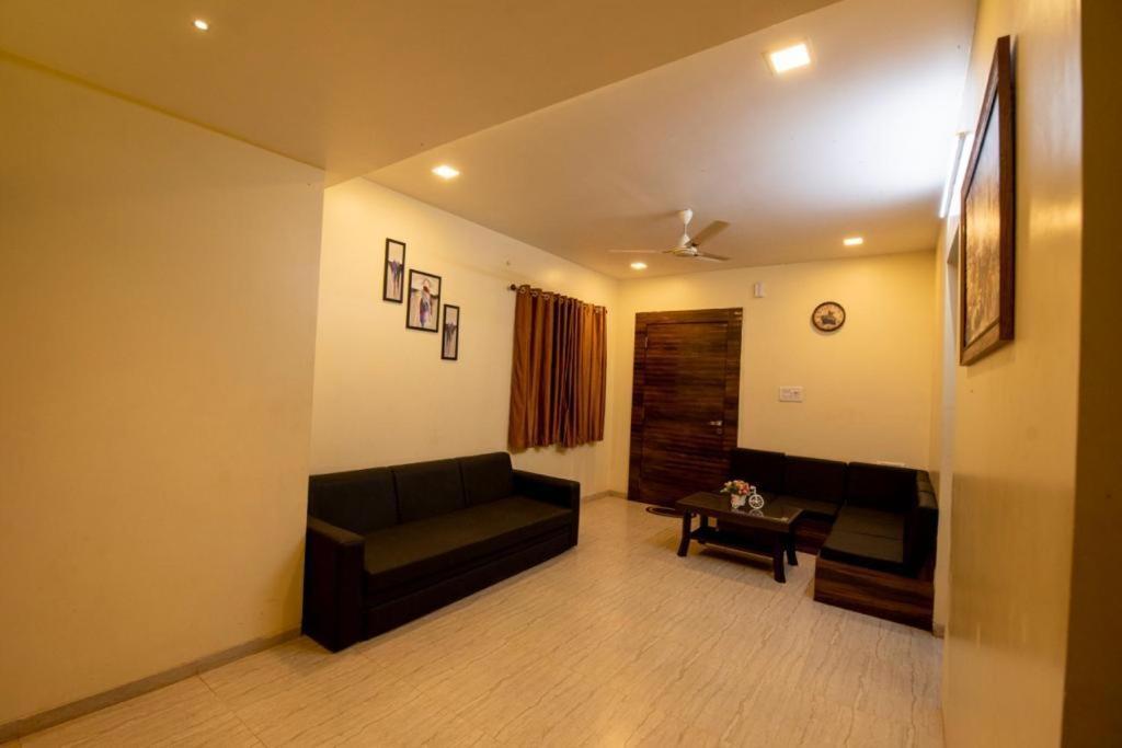 Paramount 3 Ac Bedrooms Hall Garden With Lake View 潘奇加尼 外观 照片