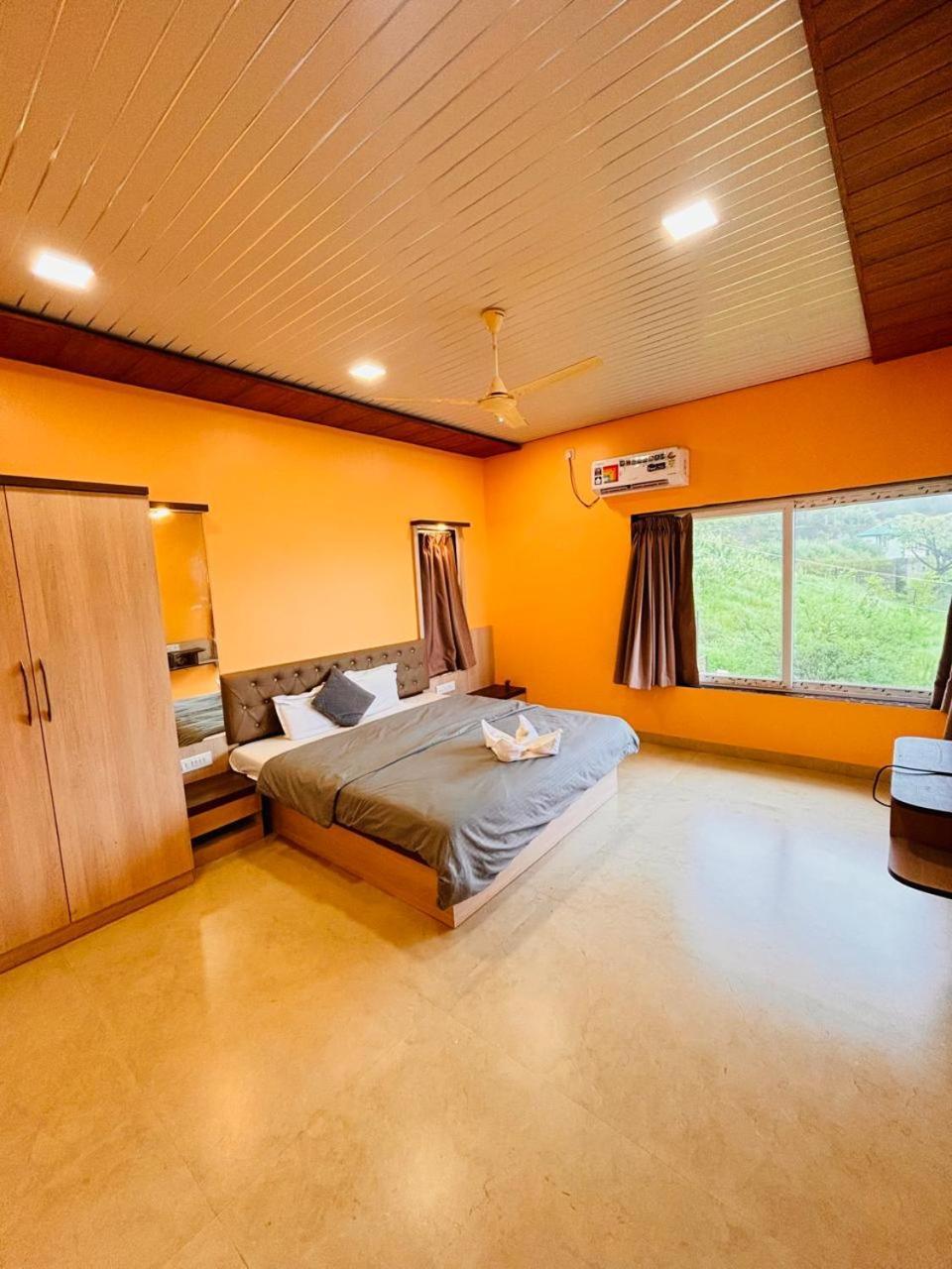 Paramount 3 Ac Bedrooms Hall Garden With Lake View 潘奇加尼 外观 照片