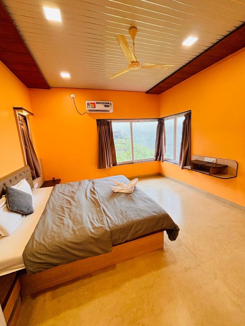 Paramount 3 Ac Bedrooms Hall Garden With Lake View 潘奇加尼 外观 照片