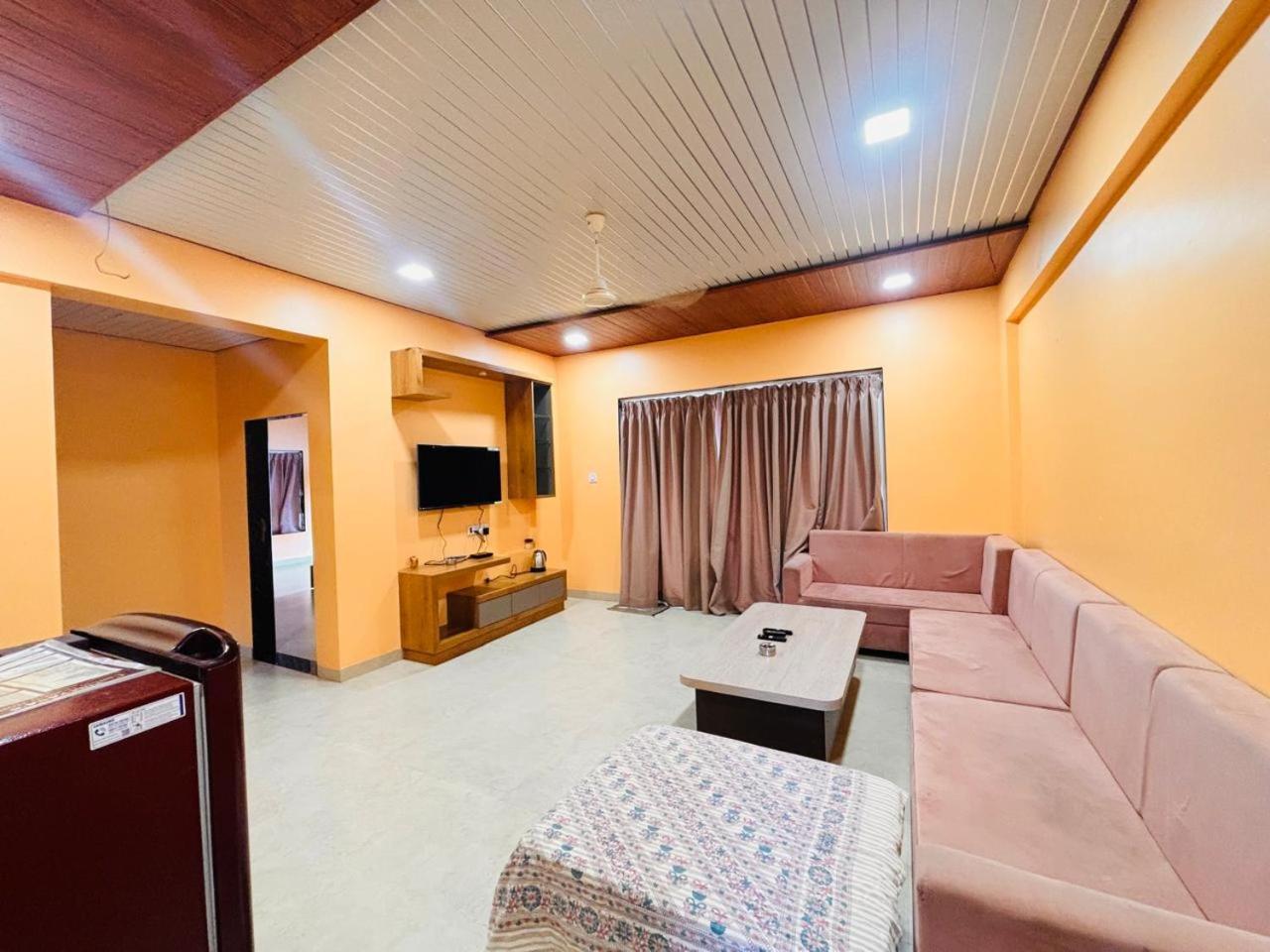 Paramount 3 Ac Bedrooms Hall Garden With Lake View 潘奇加尼 外观 照片