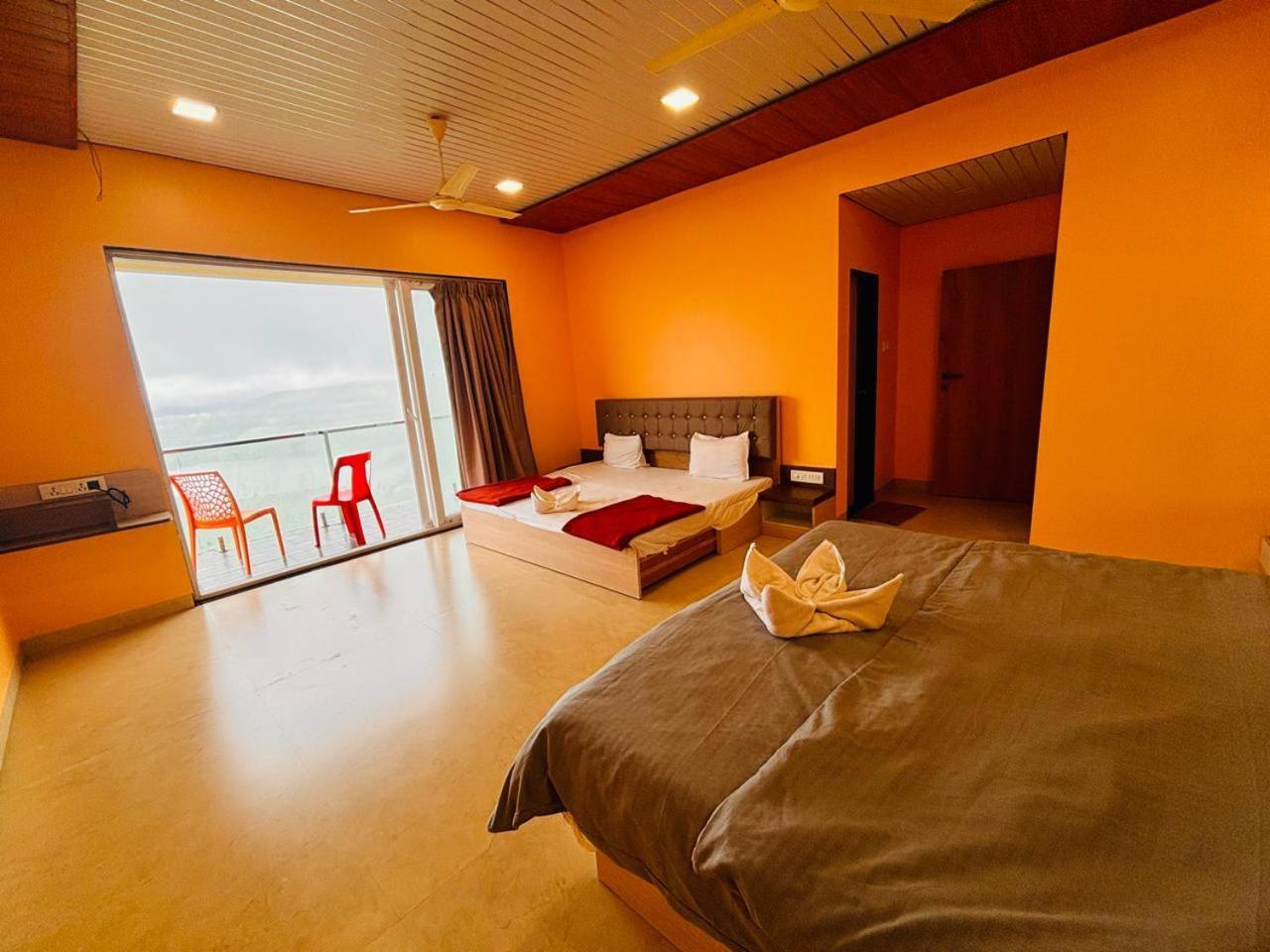 Paramount 3 Ac Bedrooms Hall Garden With Lake View 潘奇加尼 外观 照片