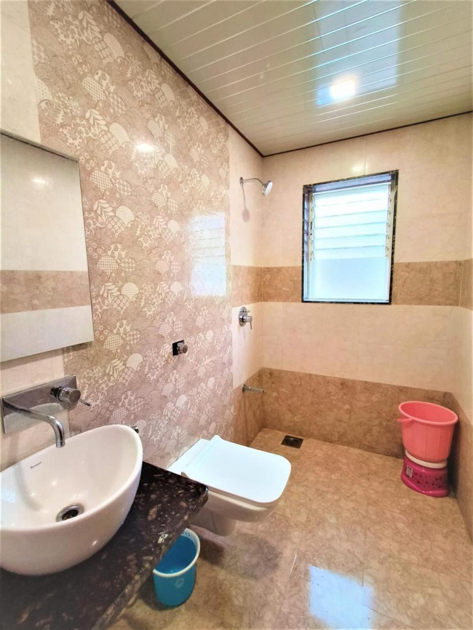 Paramount 3 Ac Bedrooms Hall Garden With Lake View 潘奇加尼 外观 照片